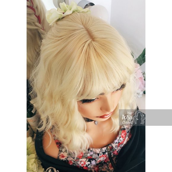 12" Atomic Blonde Wavy Wig with Bangs | Amanda - Picture 6 of 10